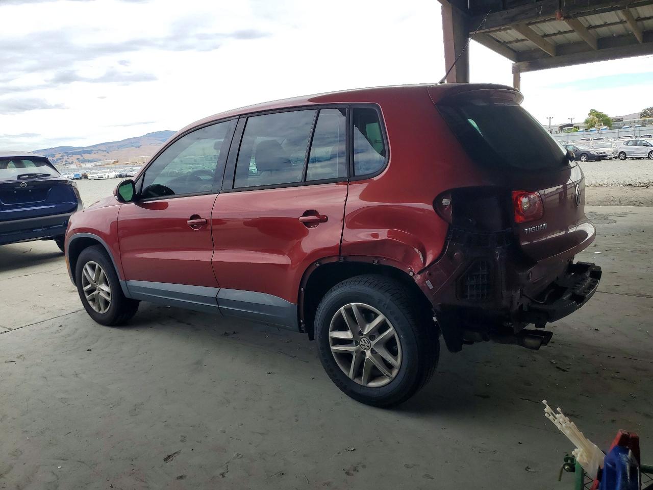 2011 VOLKSWAGEN TIGUAN