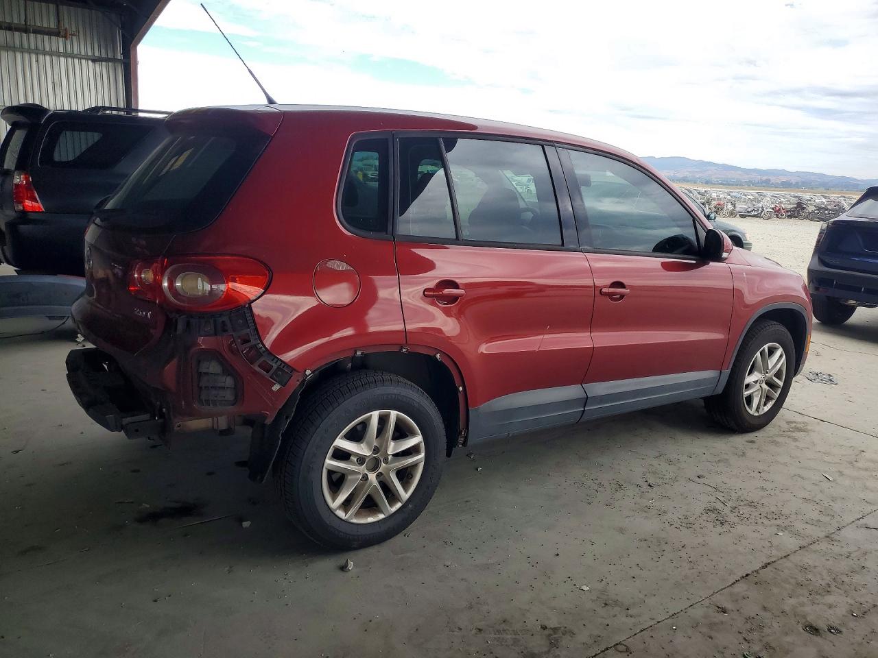 2011 VOLKSWAGEN TIGUAN