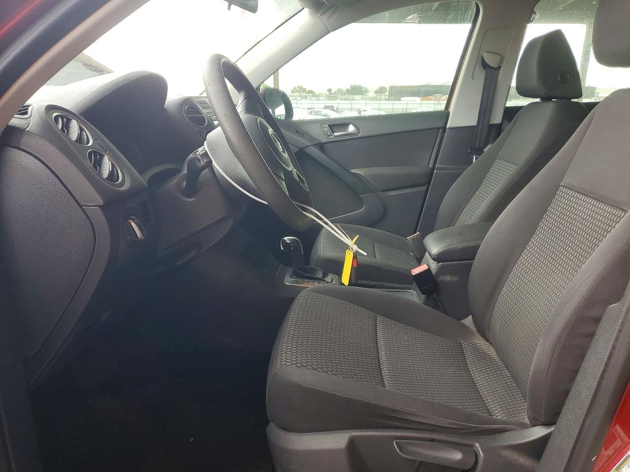 2011 VOLKSWAGEN TIGUAN