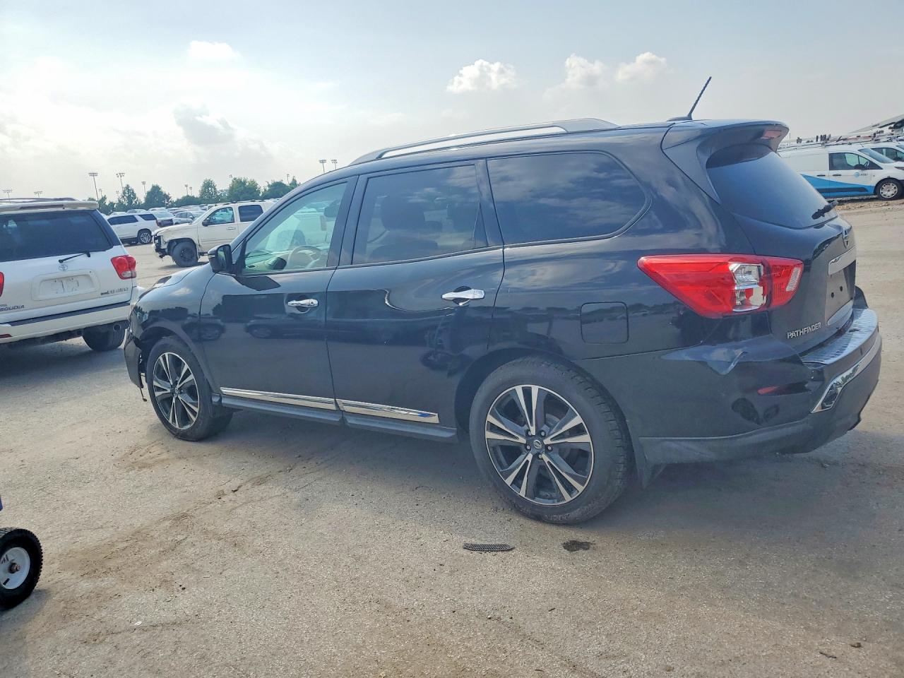 2017 NISSAN PATHFINDER