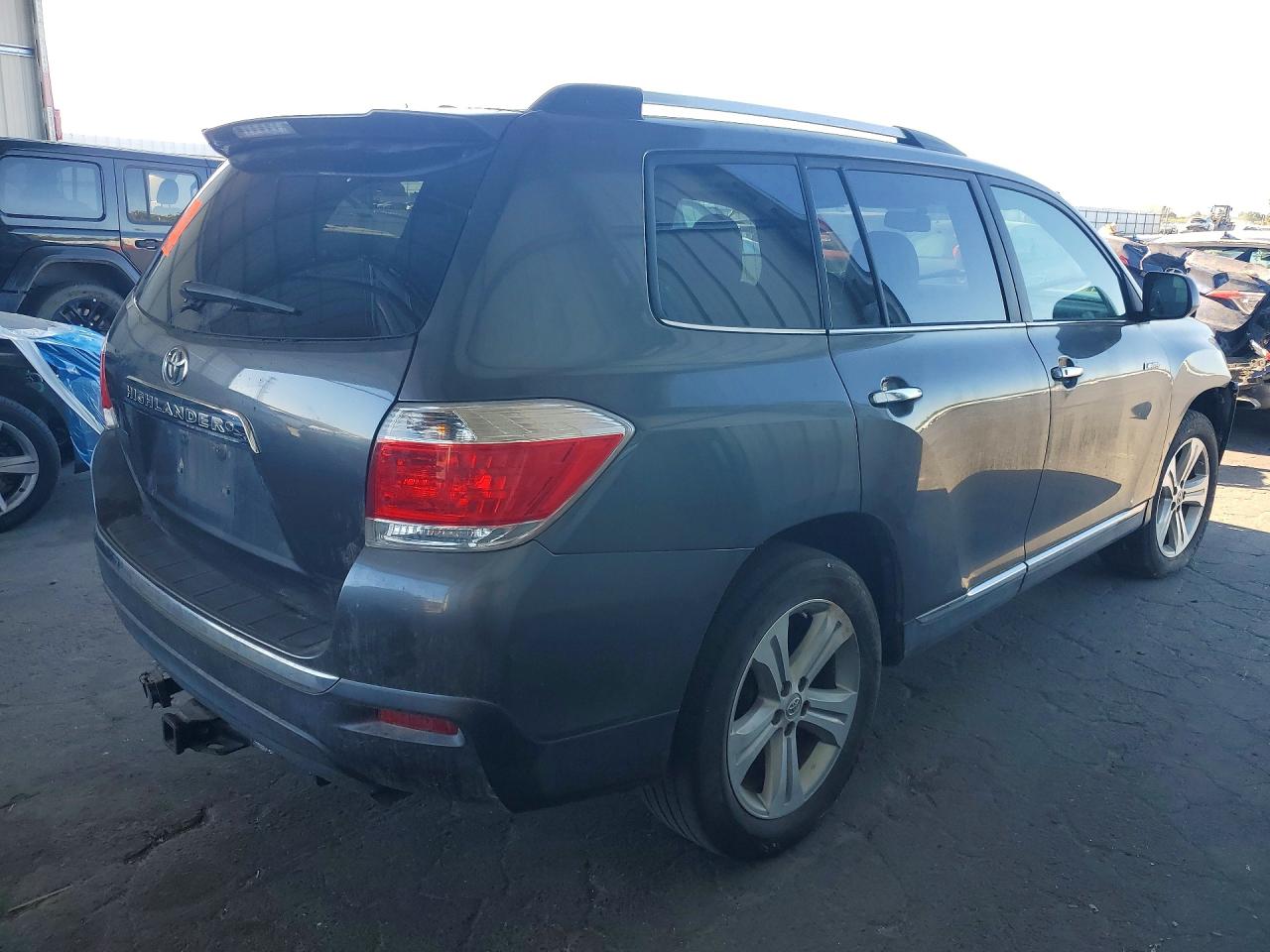 2013 TOYOTA HIGHLANDER