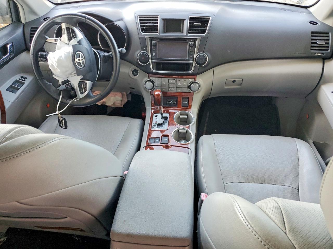 2013 TOYOTA HIGHLANDER