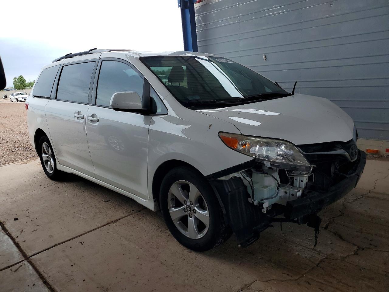 2018 TOYOTA SIENNA