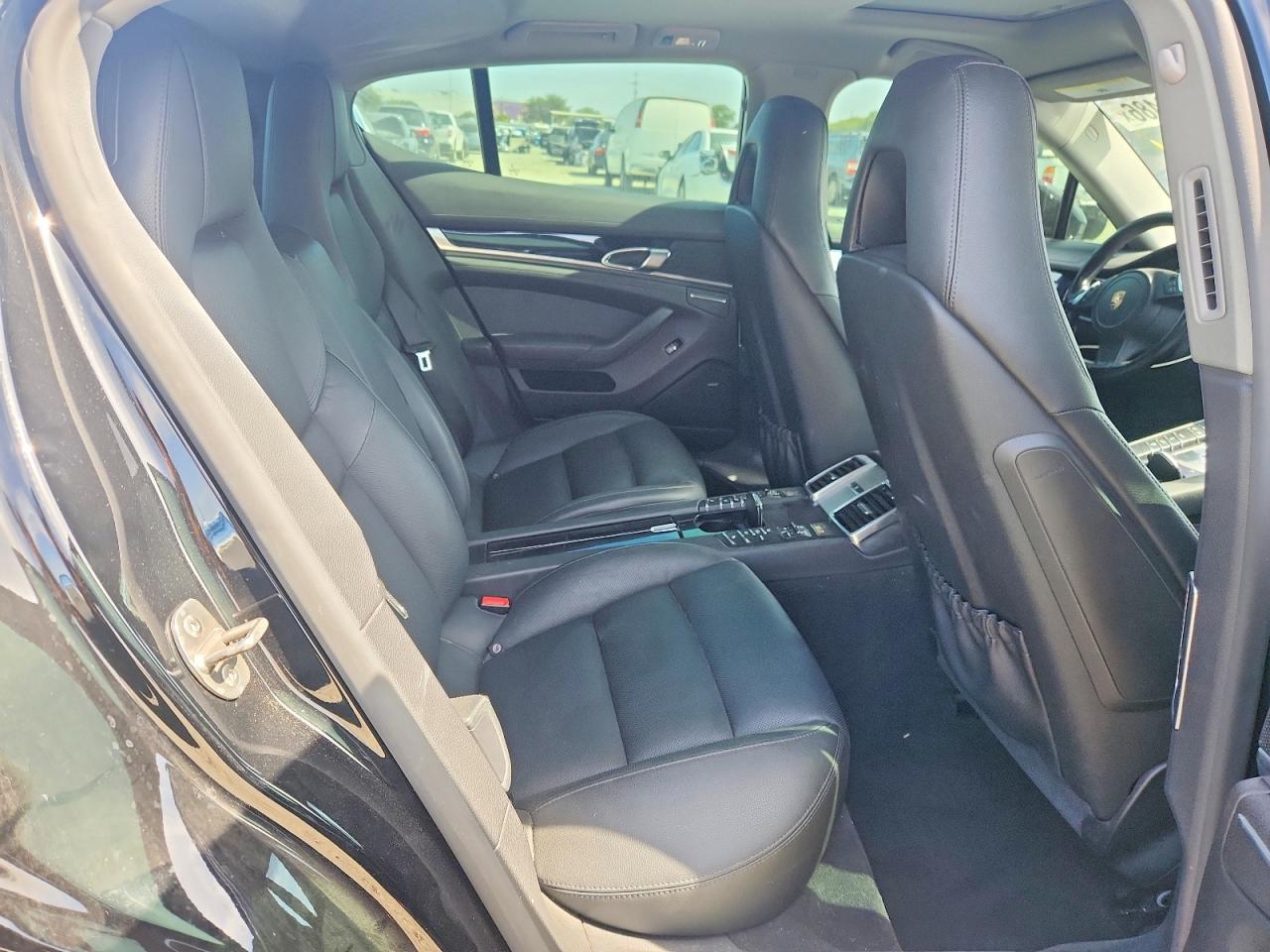 2015 PORSCHE PANAMERA