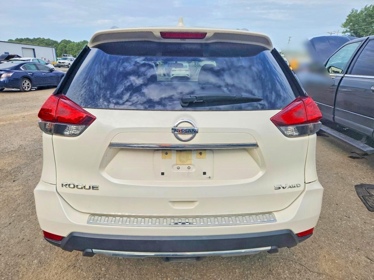 2017 NISSAN ROGUE