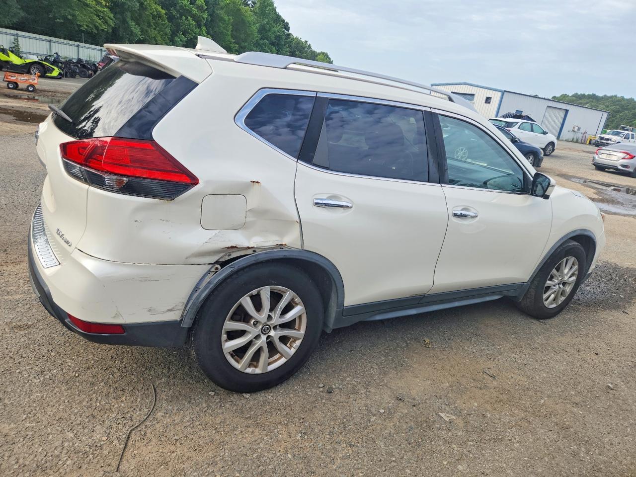 2017 NISSAN ROGUE