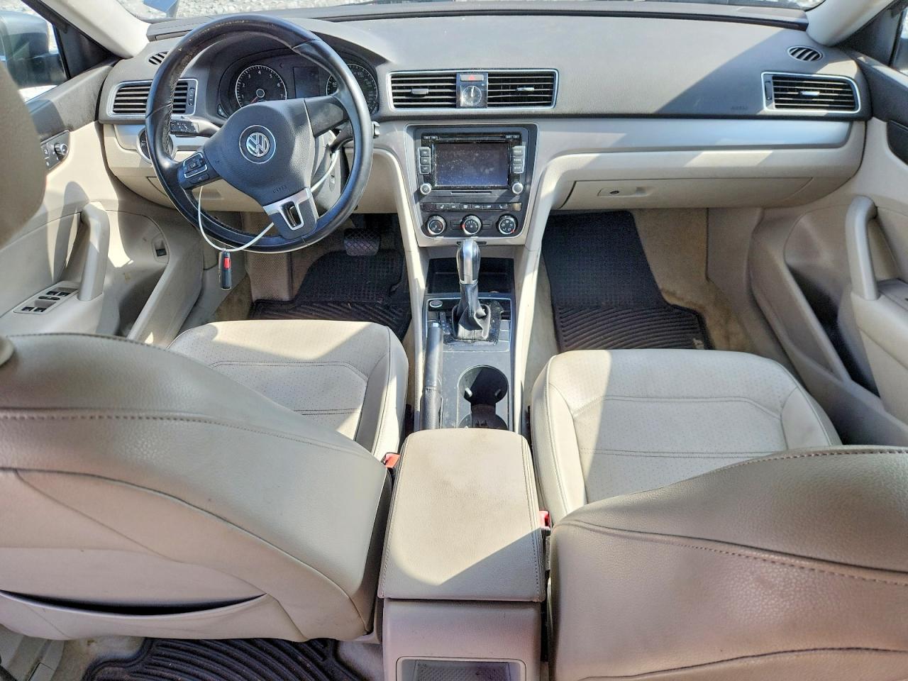 2015 VOLKSWAGEN PASSAT