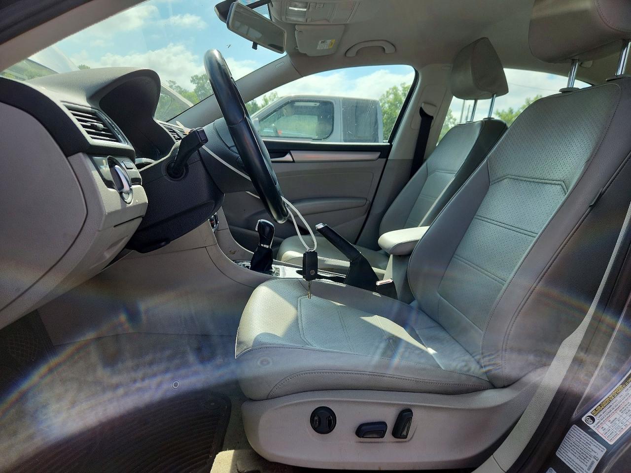 2015 VOLKSWAGEN PASSAT