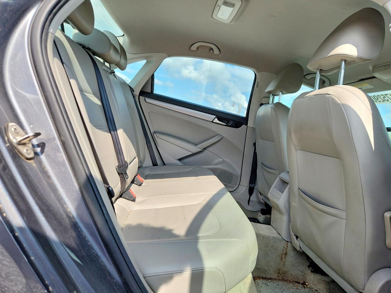 2015 VOLKSWAGEN PASSAT