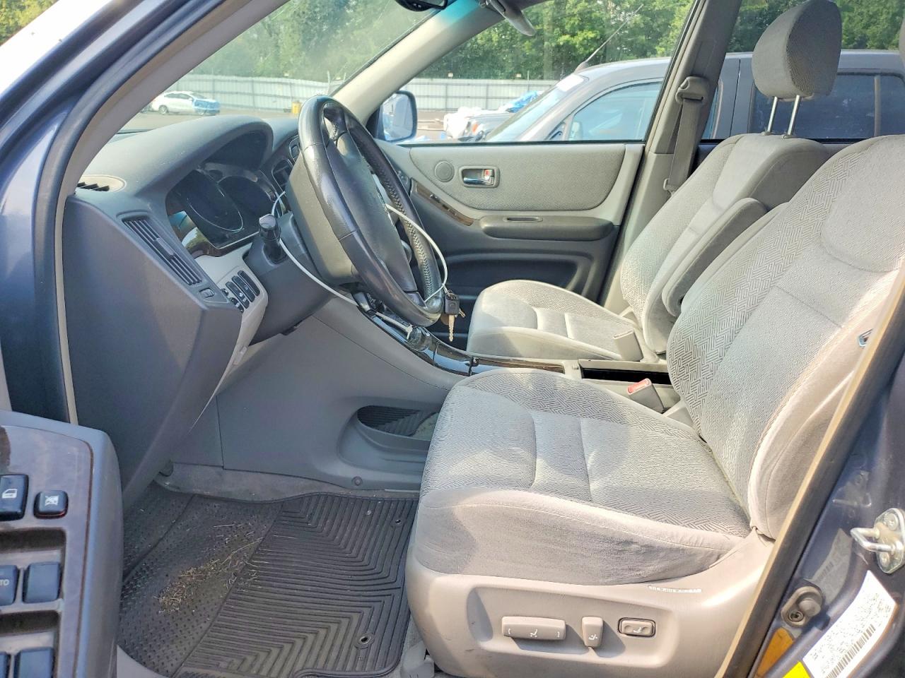 2002 TOYOTA HIGHLANDER