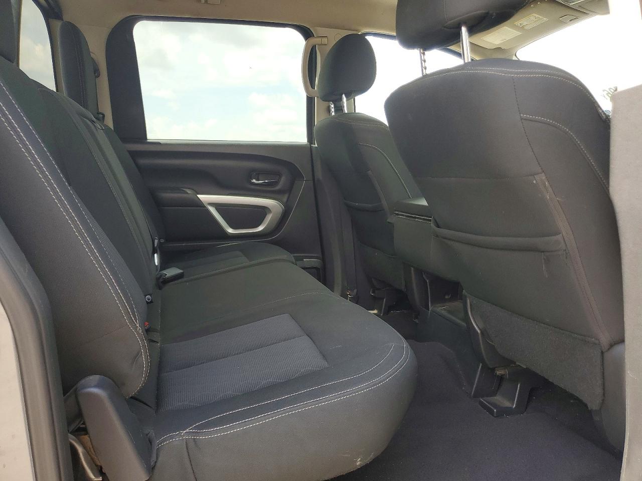 2017 NISSAN TITAN