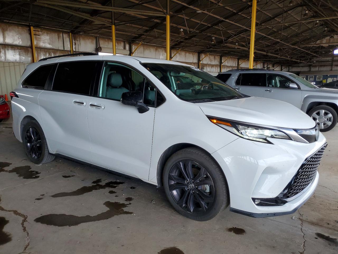 2022 TOYOTA SIENNA