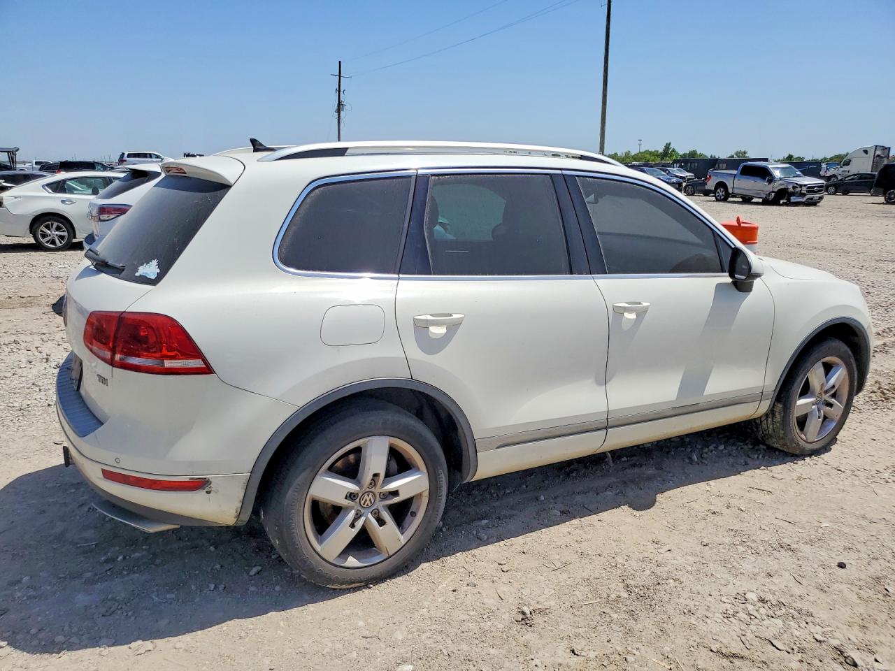 2012 VOLKSWAGEN TOUAREG