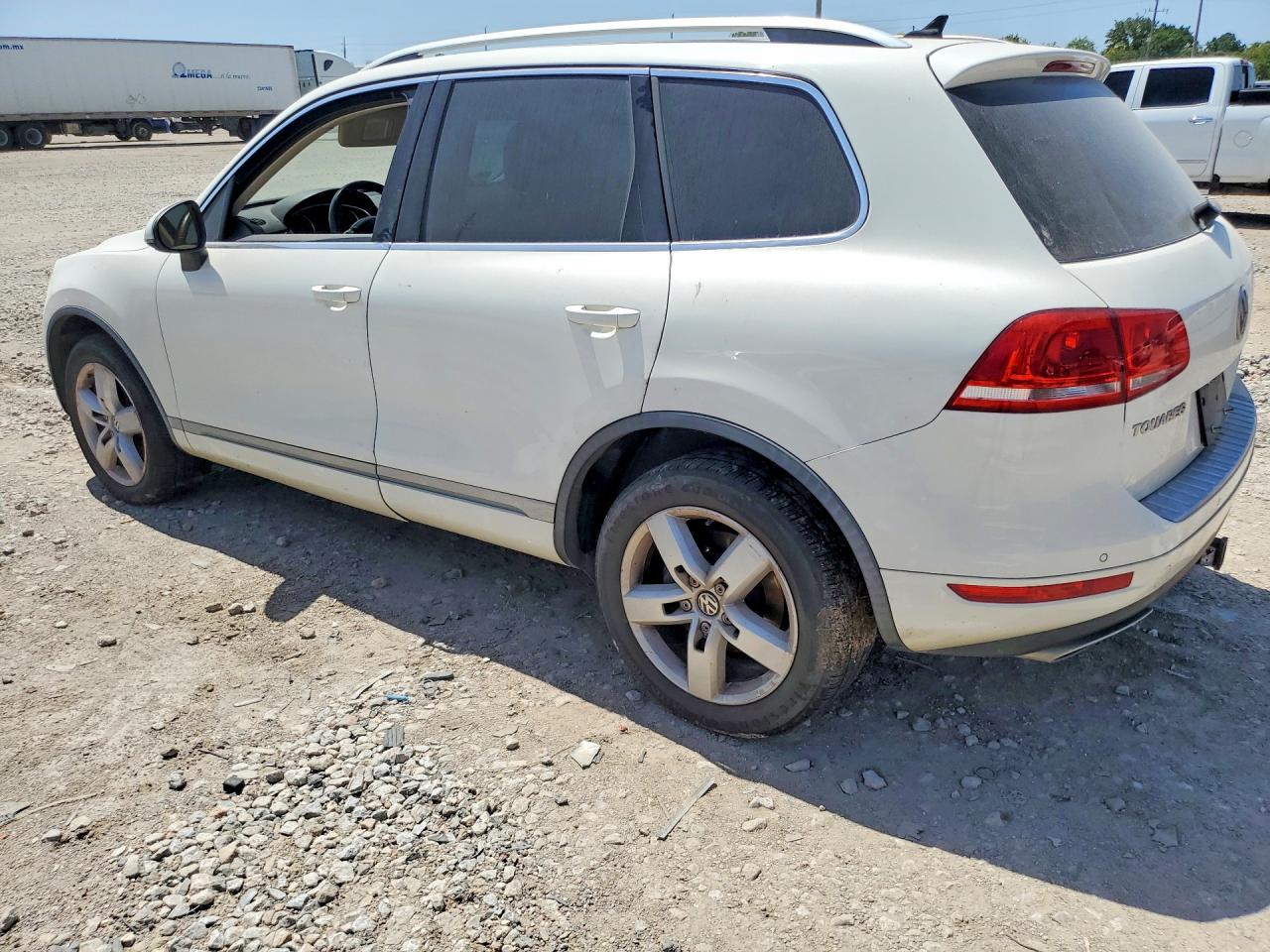 2012 VOLKSWAGEN TOUAREG