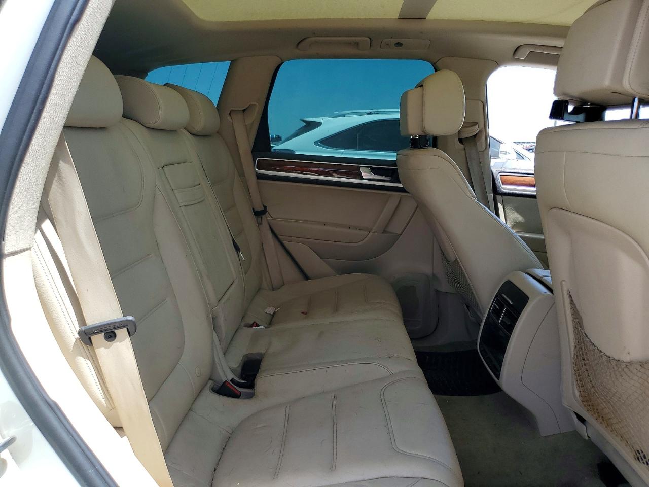 2012 VOLKSWAGEN TOUAREG
