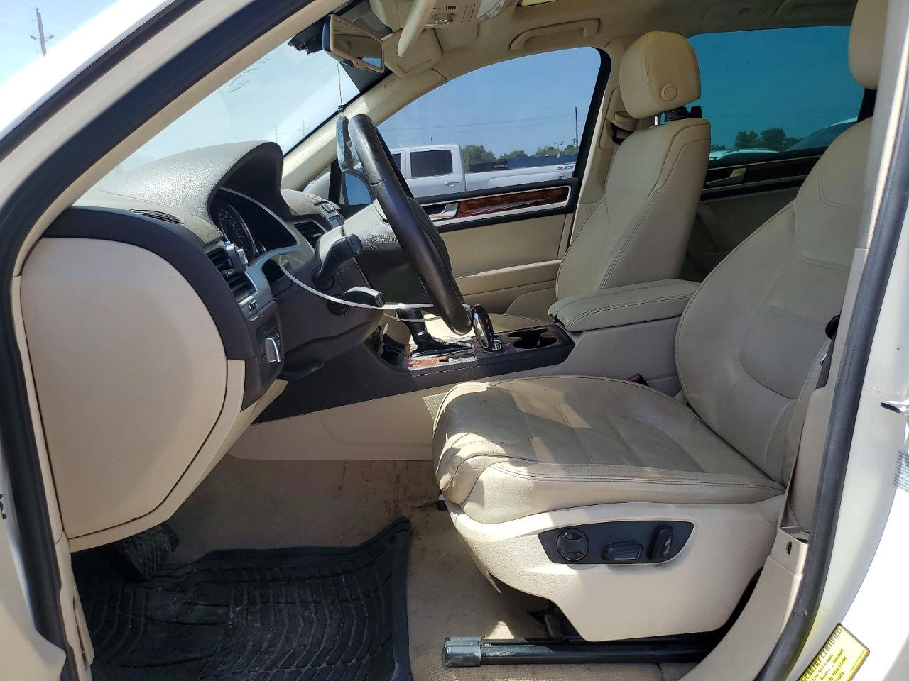 2012 VOLKSWAGEN TOUAREG