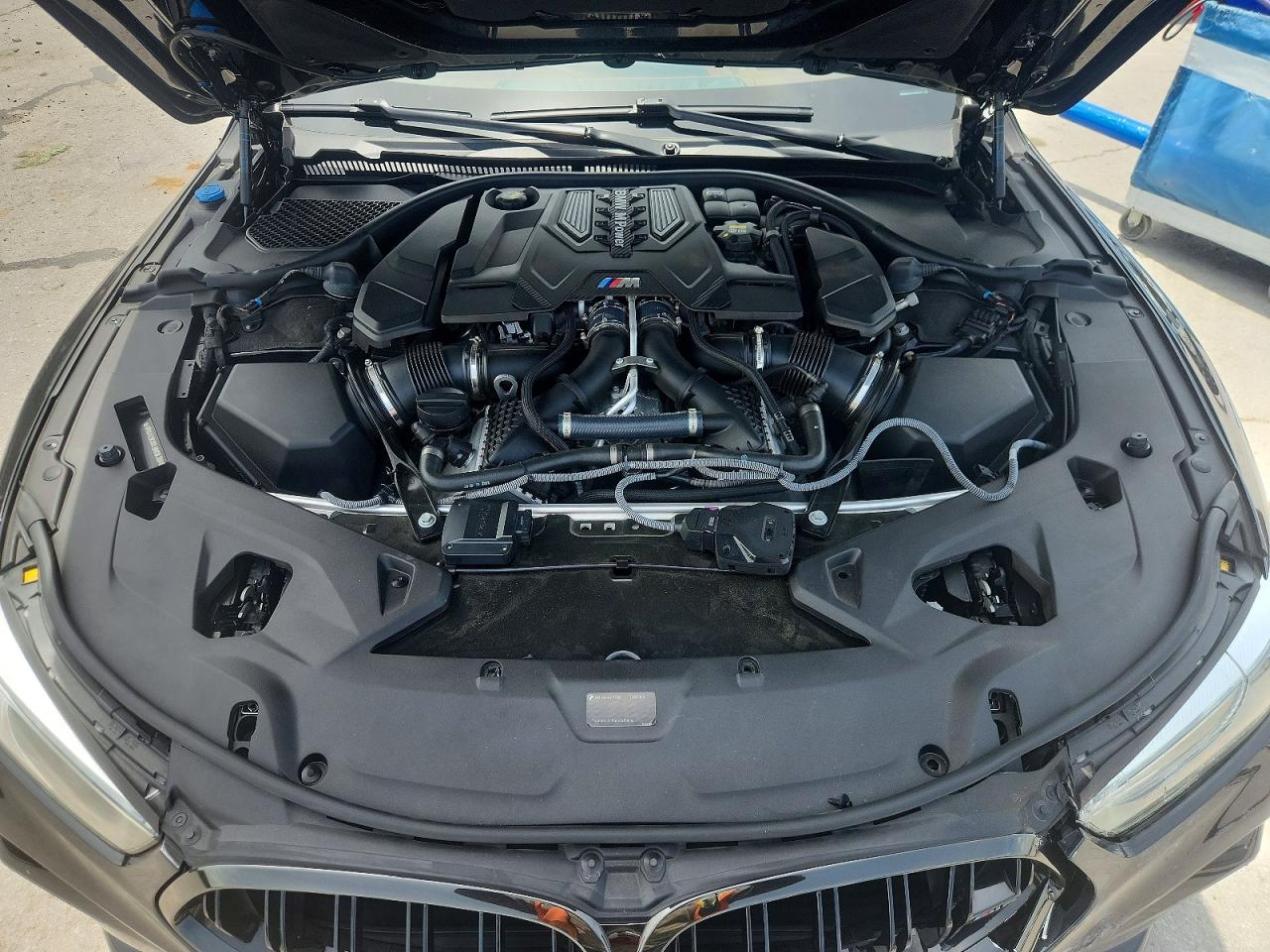2020 BMW M8