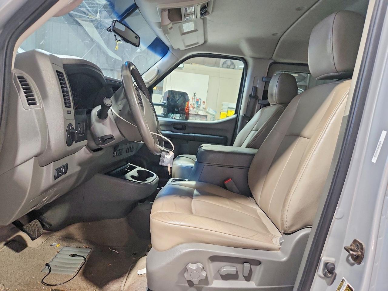 2016 NISSAN NV