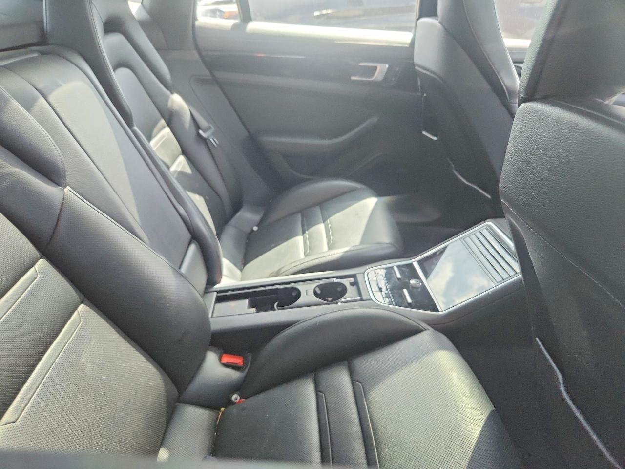 2018 PORSCHE PANAMERA