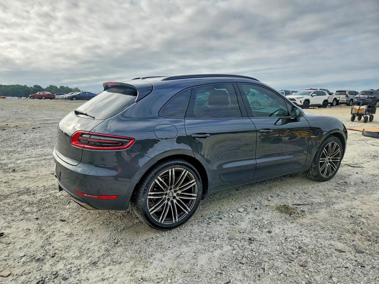 2017 PORSCHE MACAN