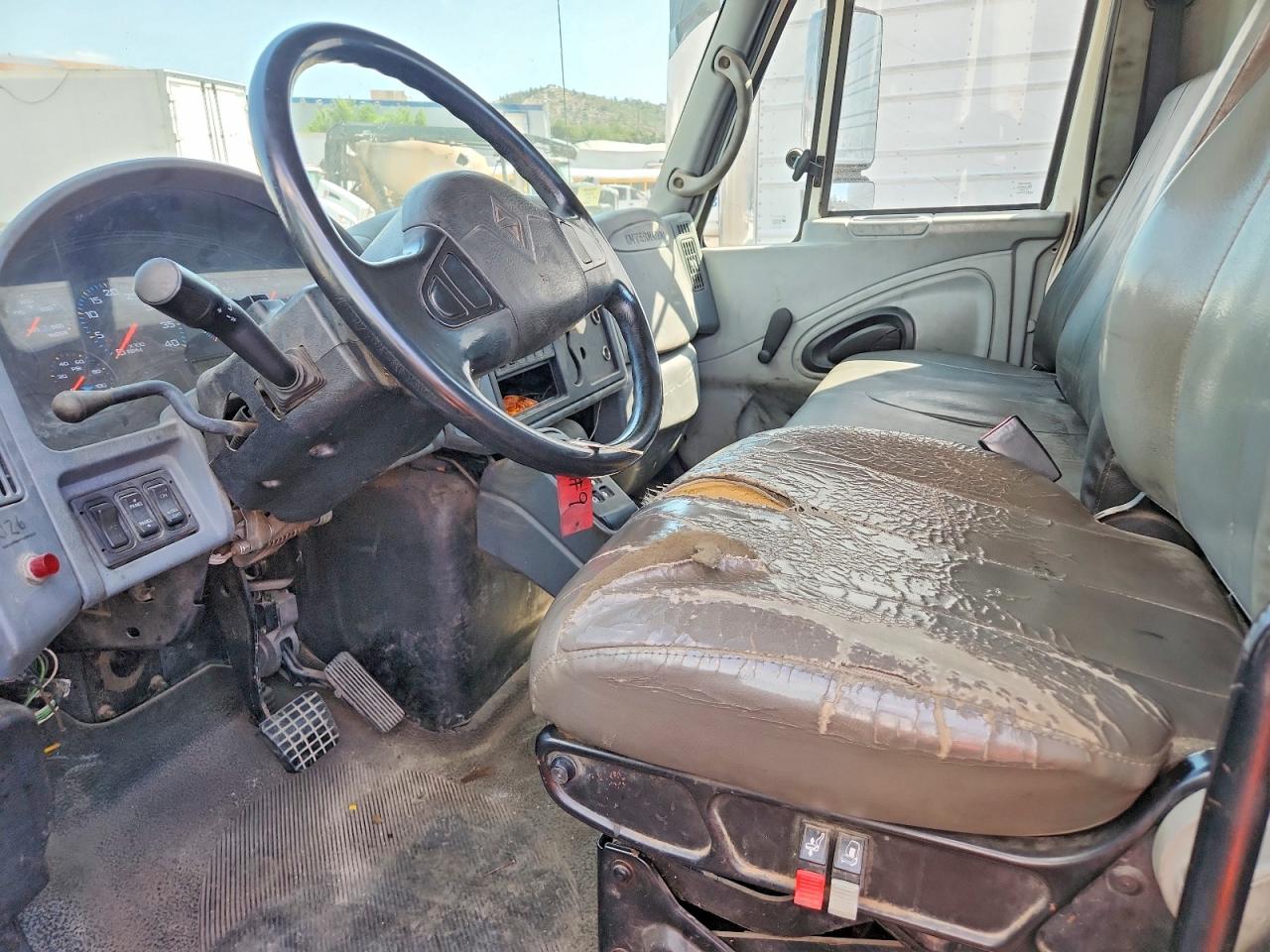 2005 INTERNATIONAL 4000 SERIE