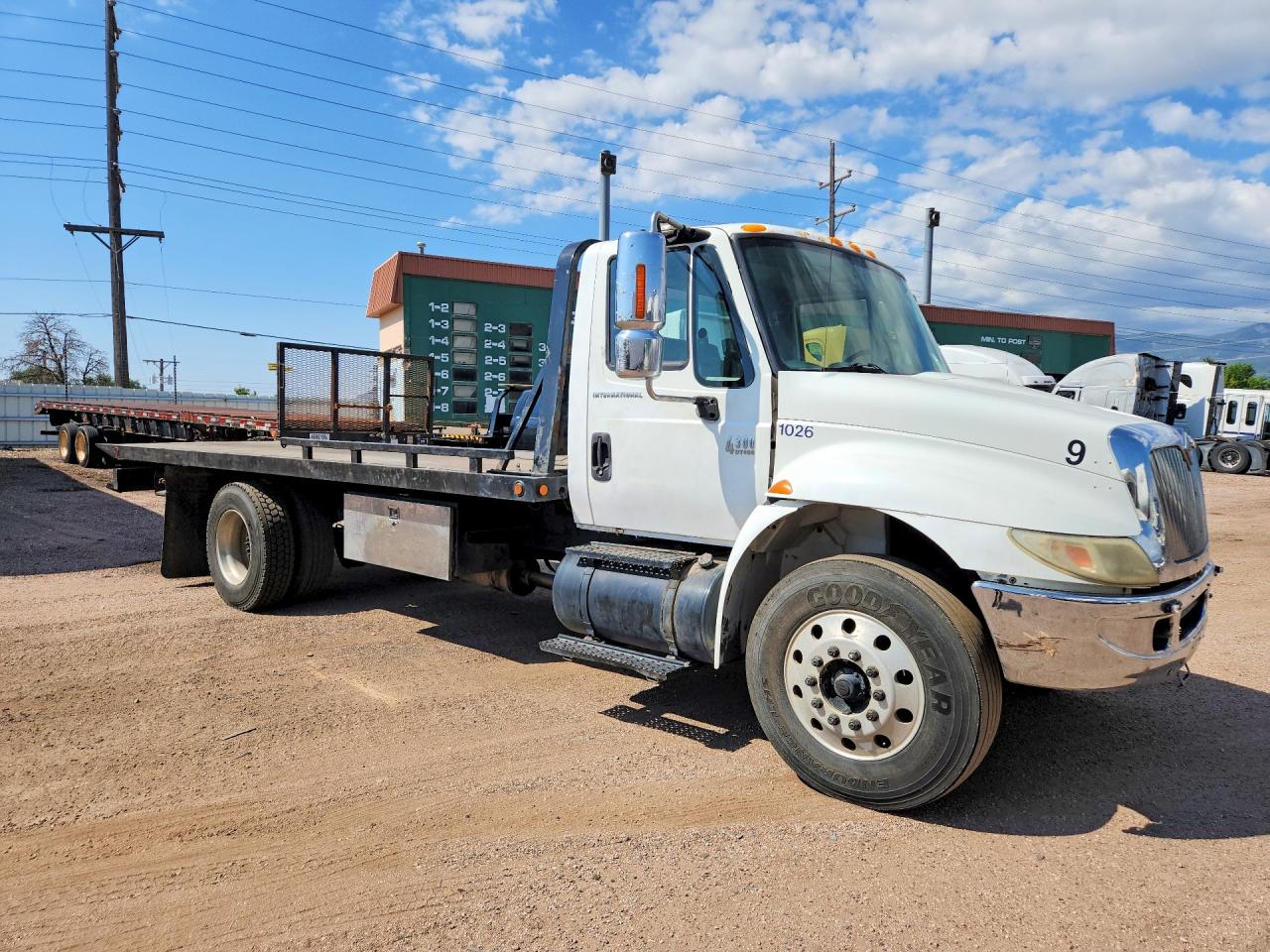 2005 INTERNATIONAL 4000 SERIE