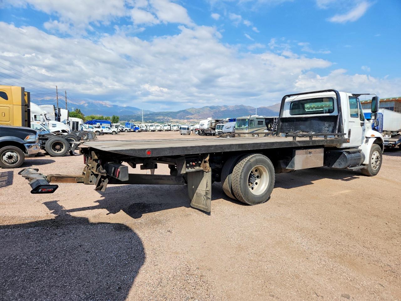 2005 INTERNATIONAL 4000 SERIE