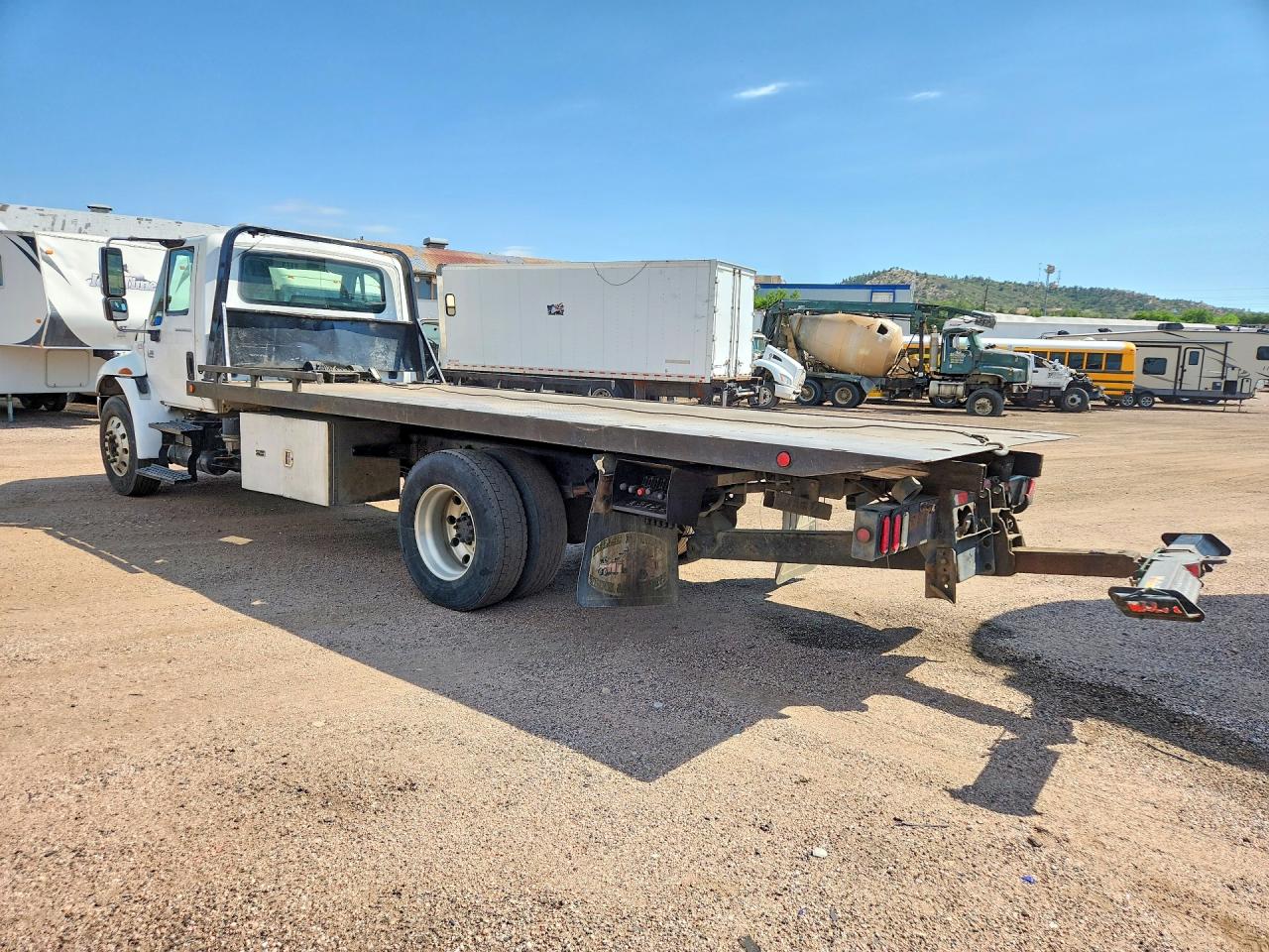 2005 INTERNATIONAL 4000 SERIE