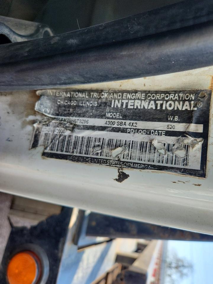 2005 INTERNATIONAL 4000 SERIE