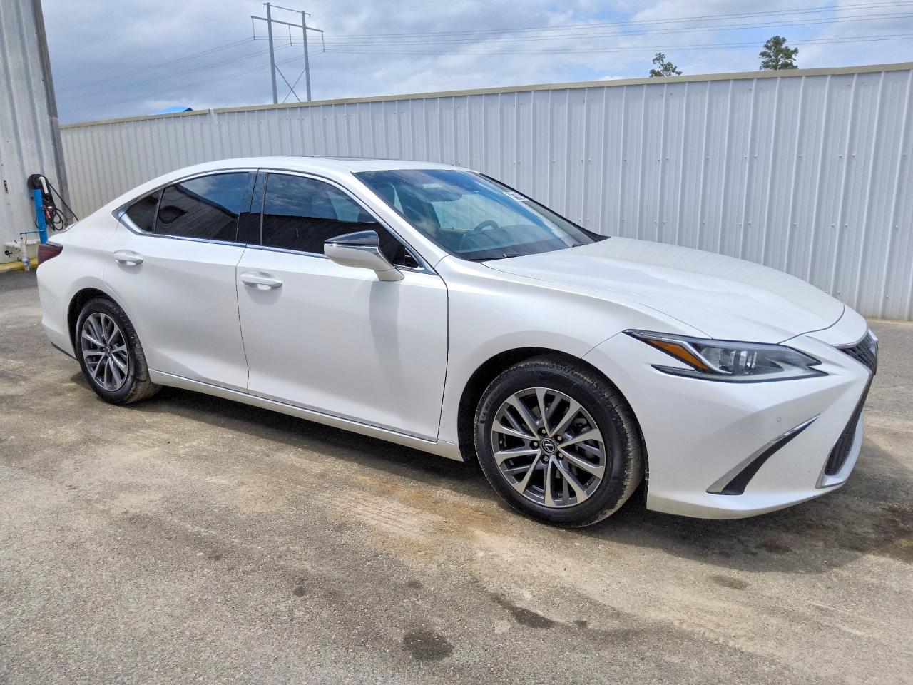 2022 LEXUS ES350