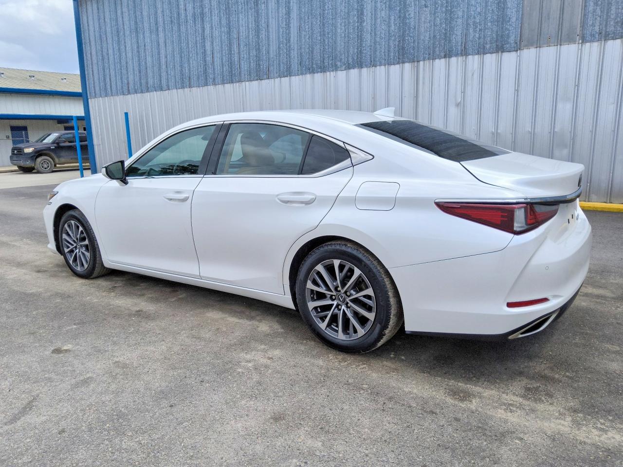 2022 LEXUS ES350