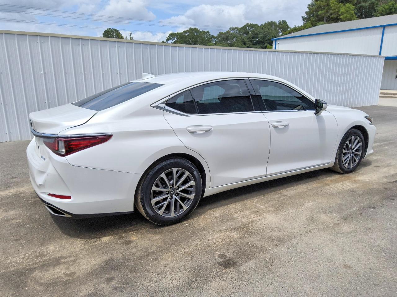 2022 LEXUS ES350