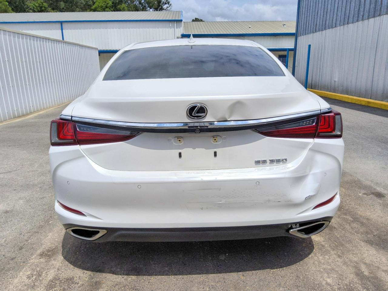 2022 LEXUS ES350