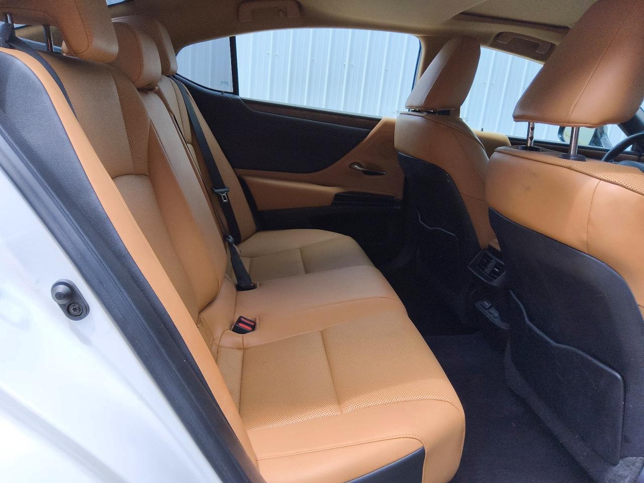 2022 LEXUS ES350