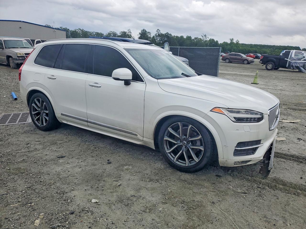 2016 VOLVO XC90