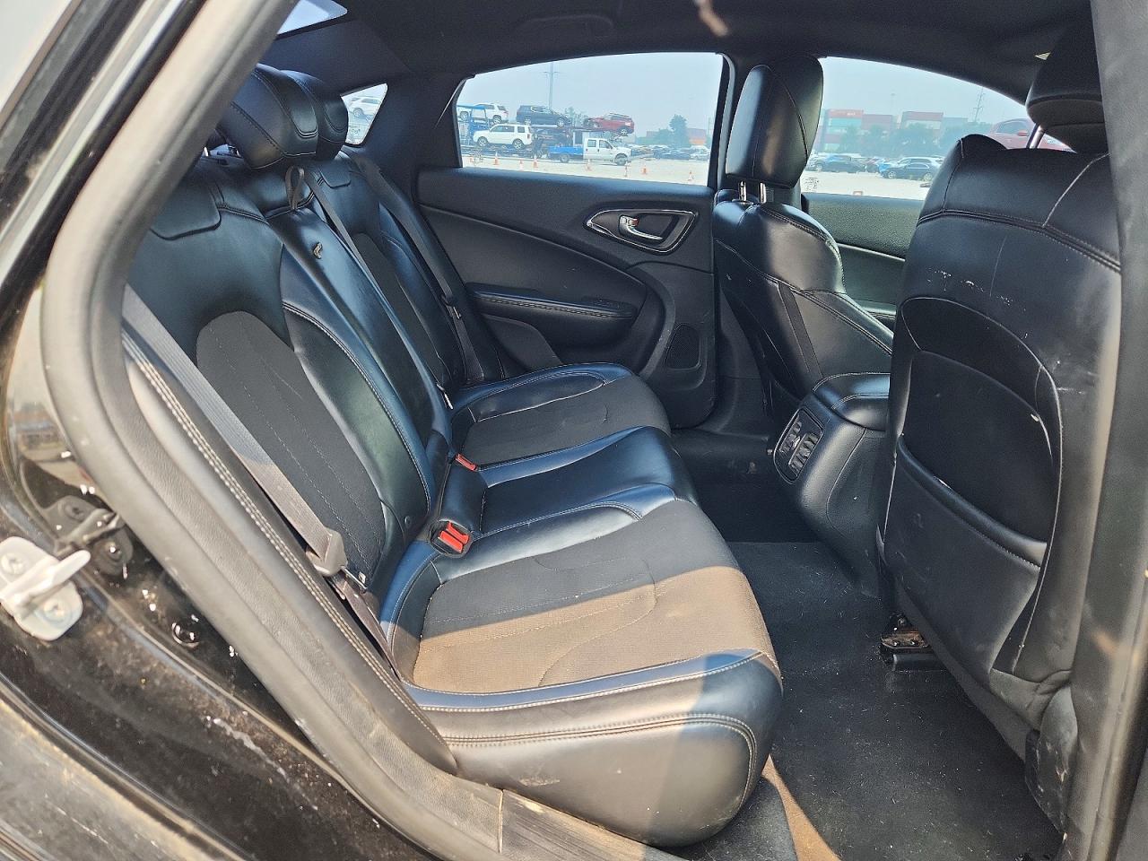 2015 CHRYSLER 200
