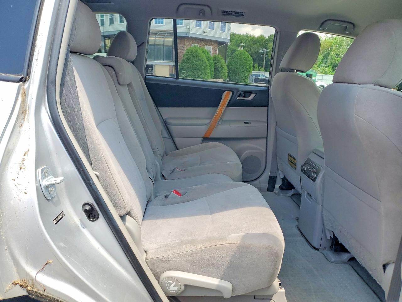 2010 TOYOTA HIGHLANDER
