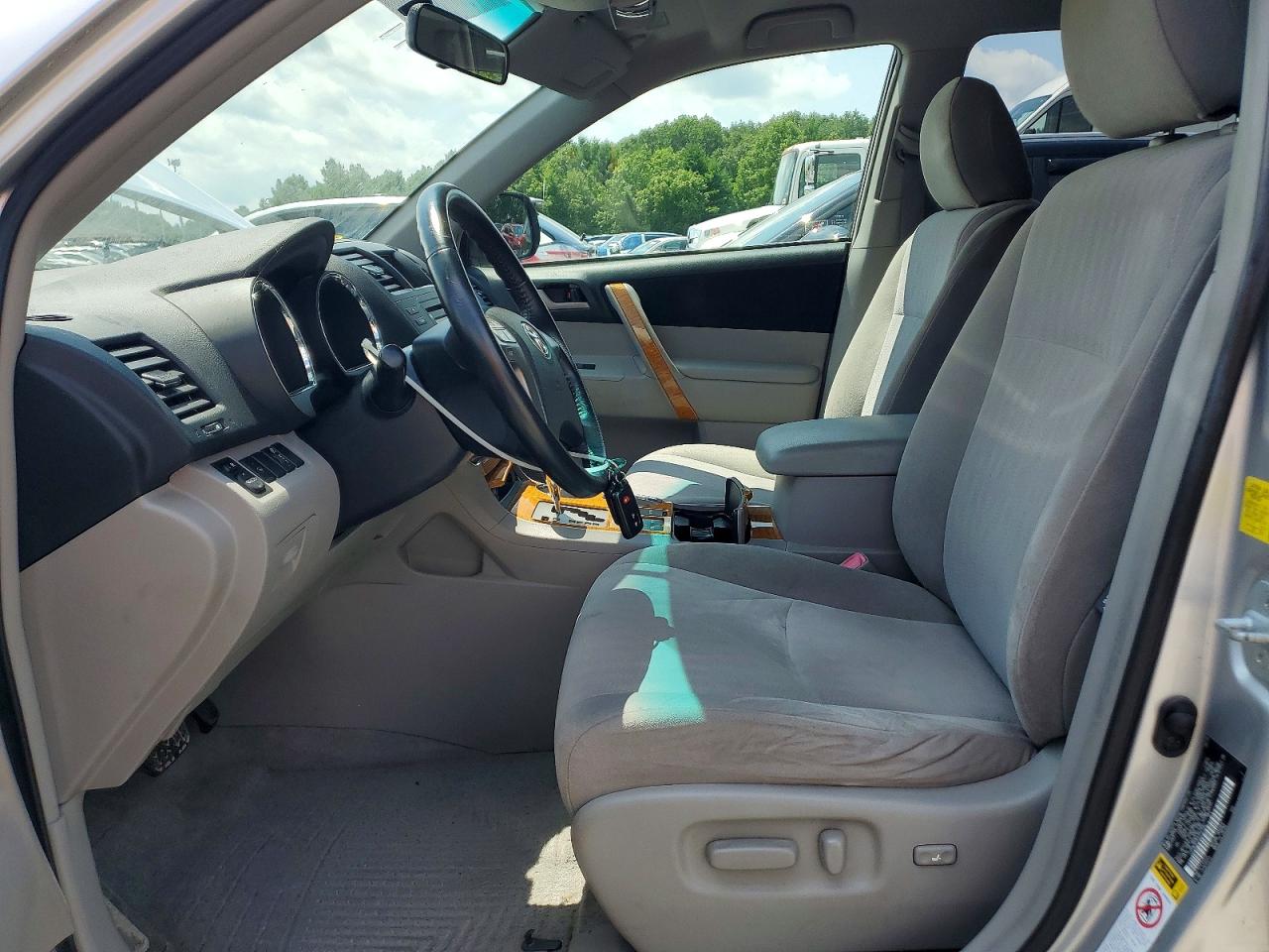 2010 TOYOTA HIGHLANDER