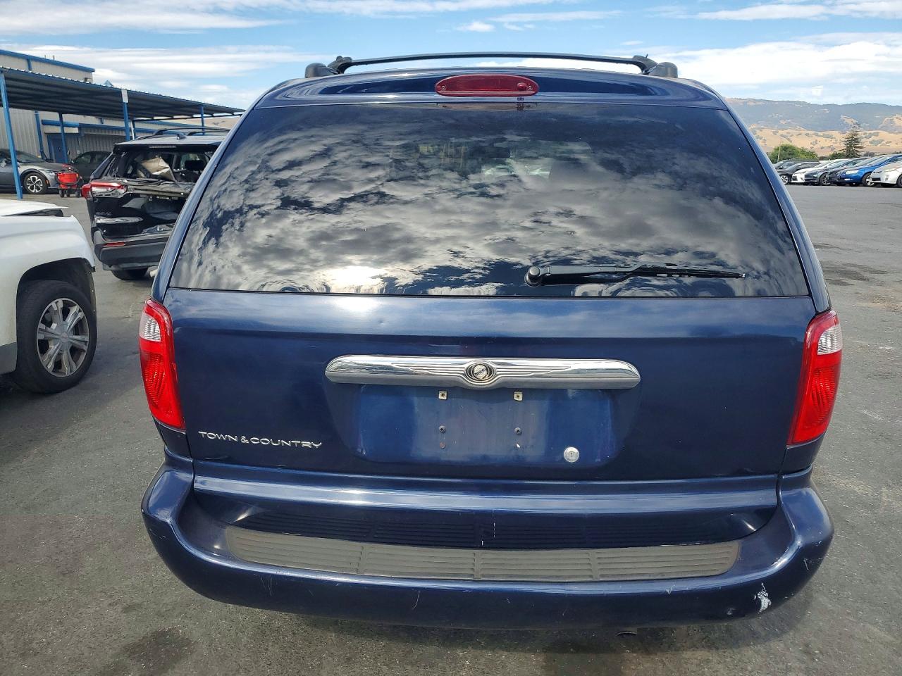 2005 CHRYSLER MINIVAN