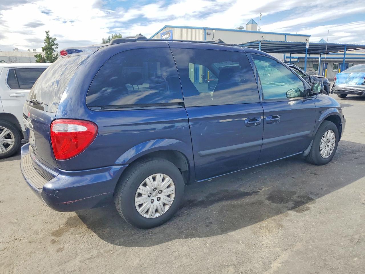 2005 CHRYSLER MINIVAN
