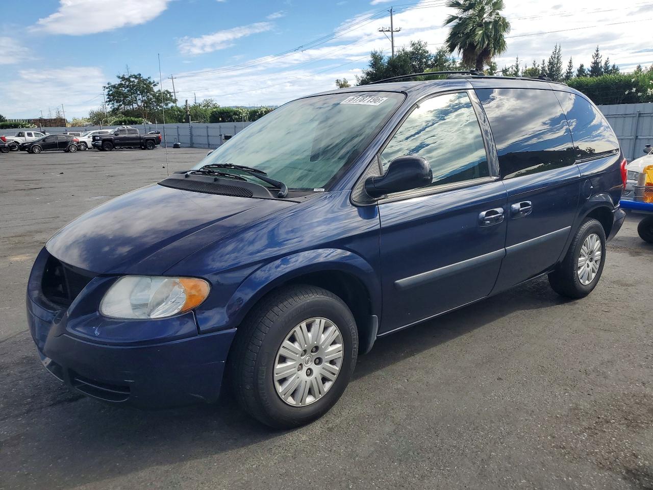 2005 CHRYSLER MINIVAN