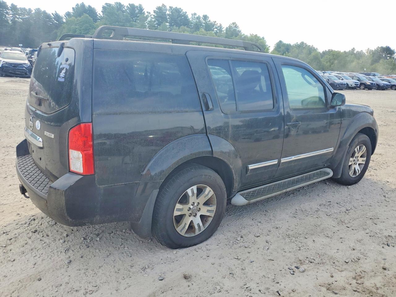 2011 NISSAN PATHFINDER