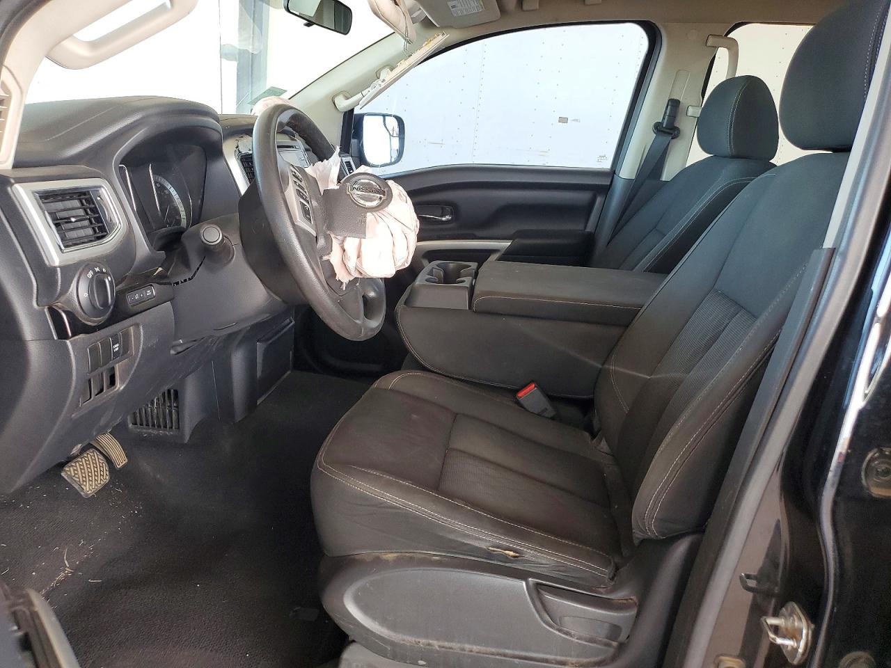 2017 NISSAN TITAN
