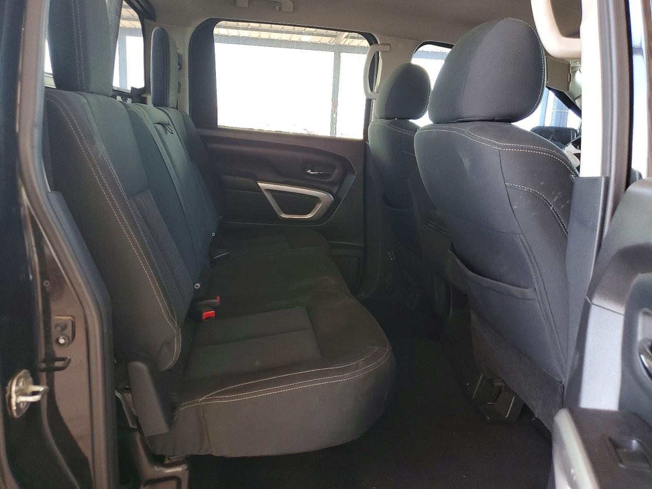 2017 NISSAN TITAN