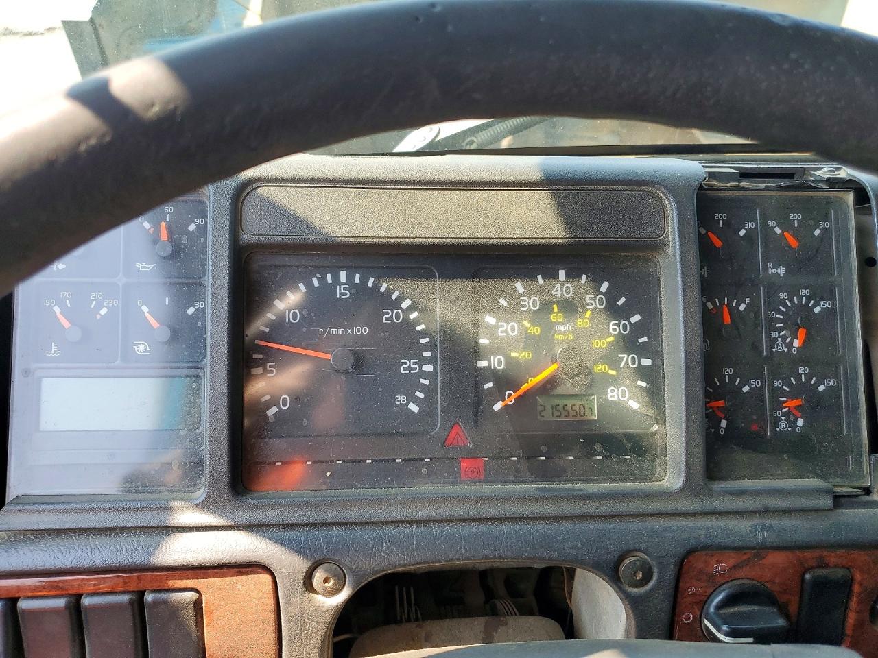 2002 VOLVO VN