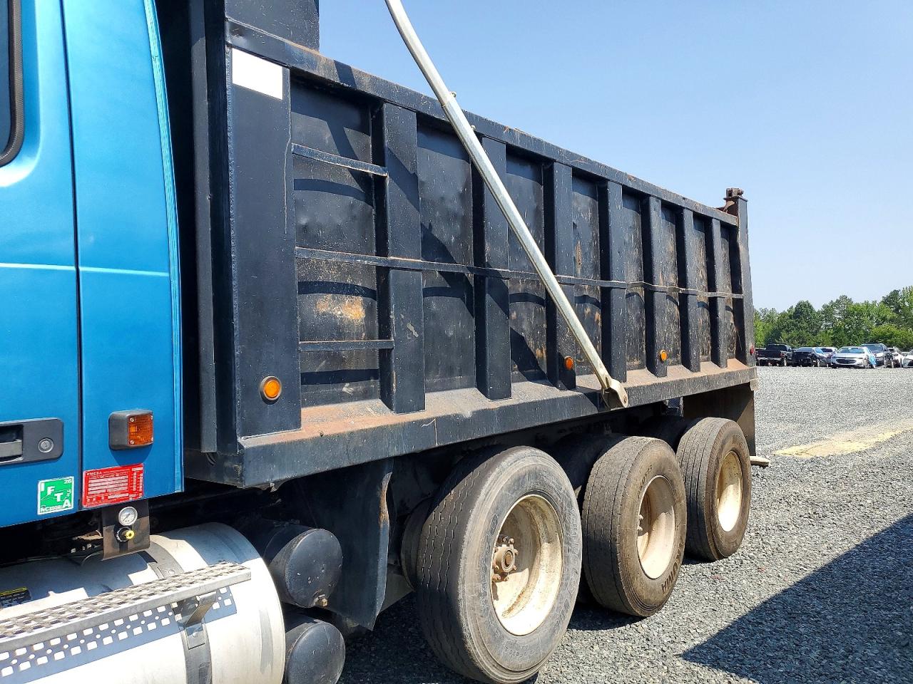 2002 VOLVO VN