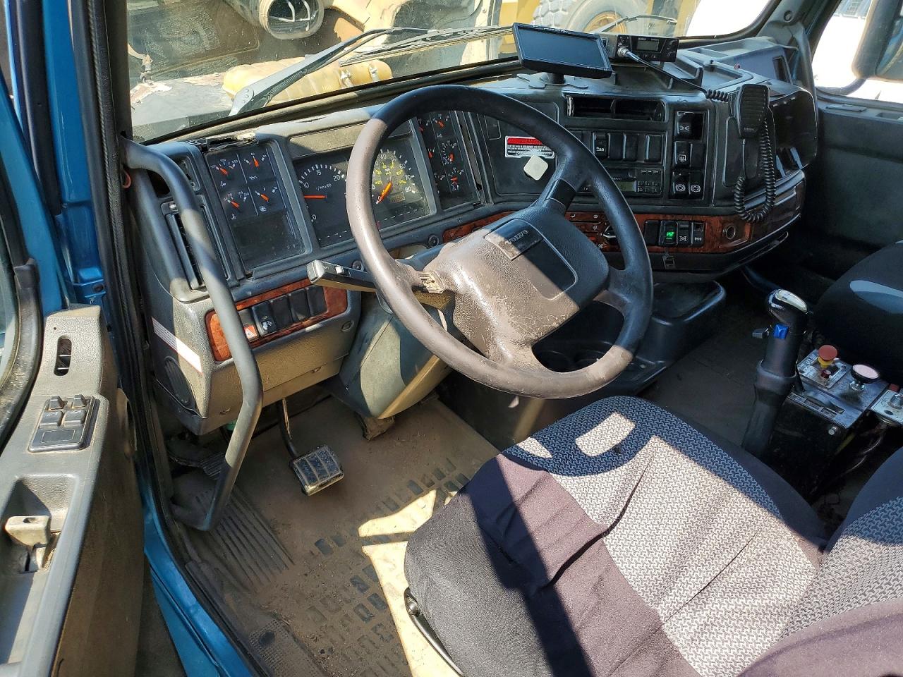2002 VOLVO VN