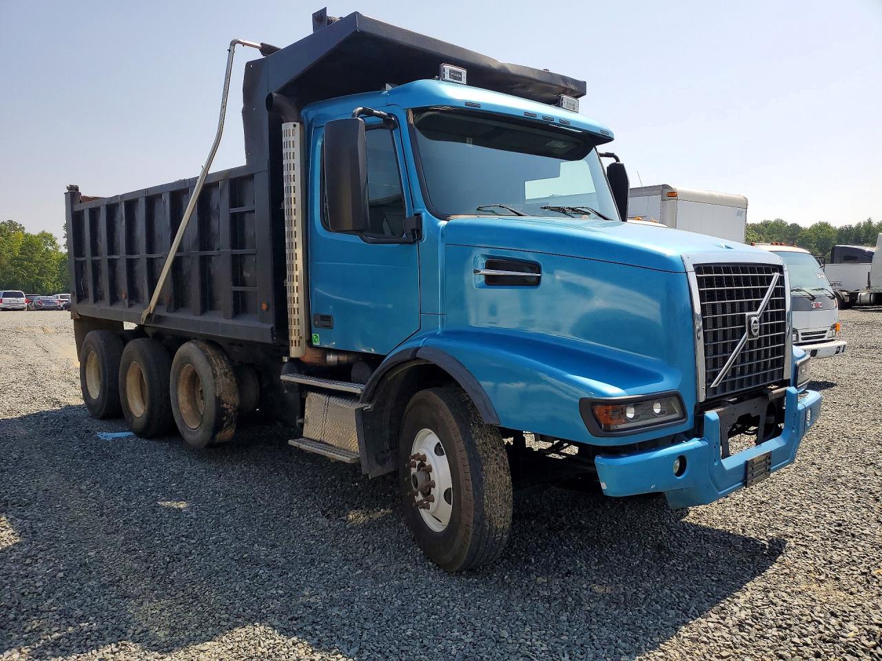 2002 VOLVO VN