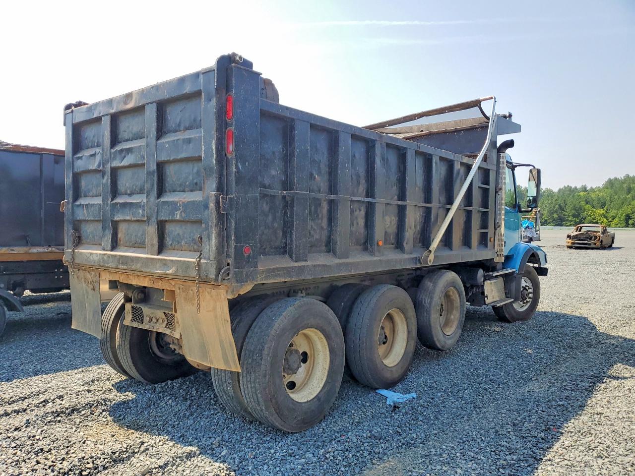 2002 VOLVO VN