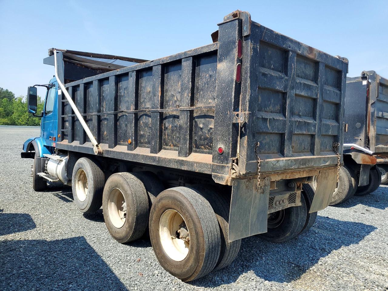 2002 VOLVO VN